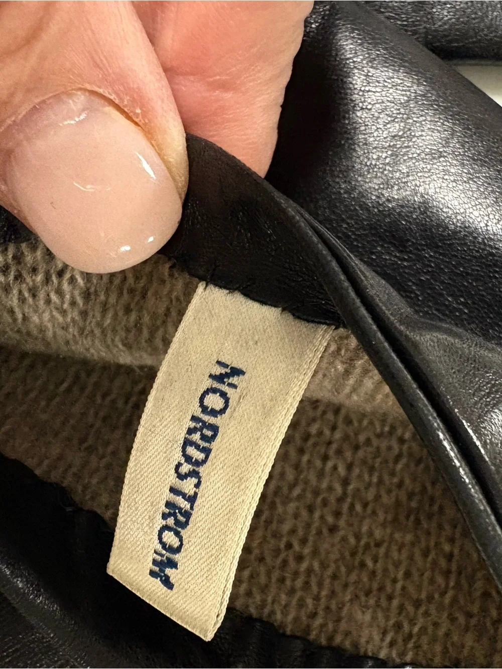Nordstrom Womens Black Leather Cashmere Lined Wrist Gloves Size 8